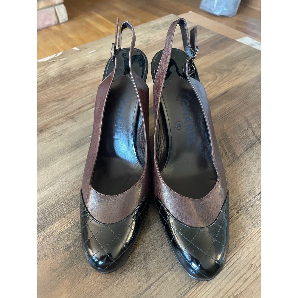 NWOT CHANEL Leather Slingback Heels w/Quilted Patent Leather Toe & Ankle Charm